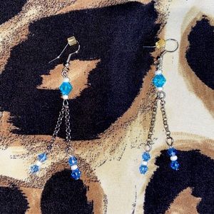 Kohl’s Silver Dangly Earrings w/ Blue & White Beads